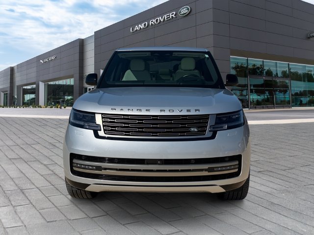 Used 2024 Silver Land Rover SE image 8