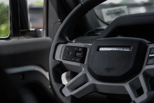 Used 2025 White Land Rover S image 19