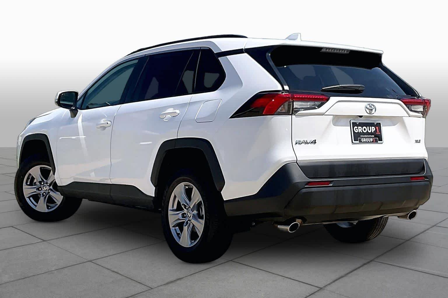 Used 2025 Ice Cap Toyota XLE image 12