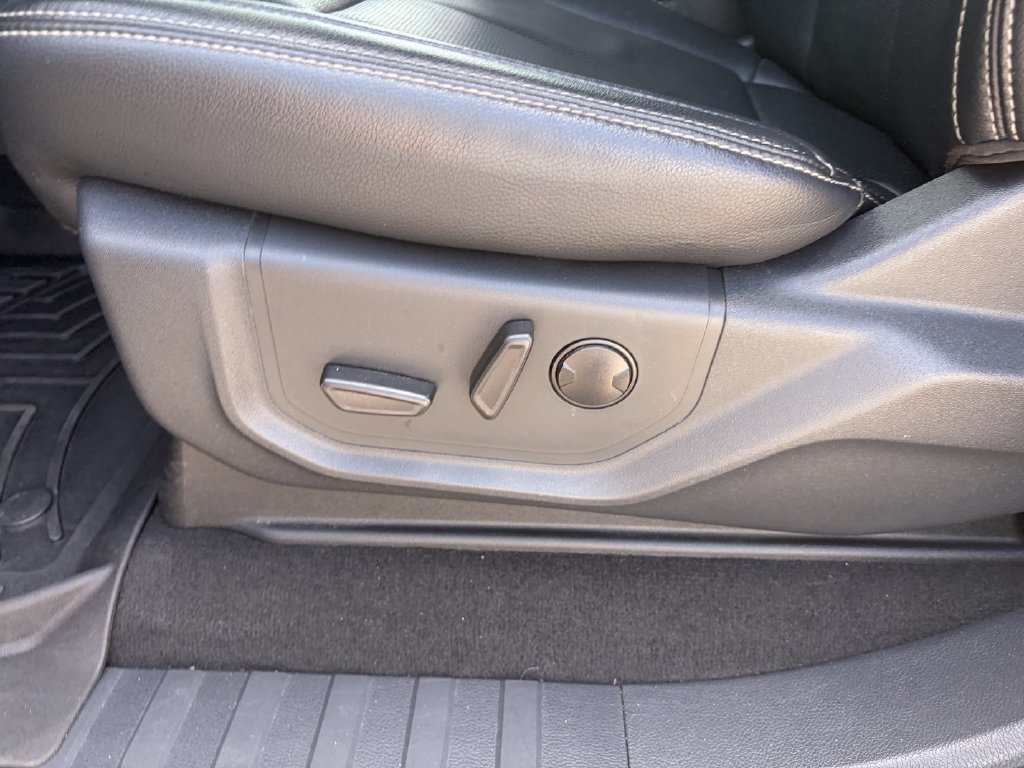 Used 2022 White Ford Lariat image 13
