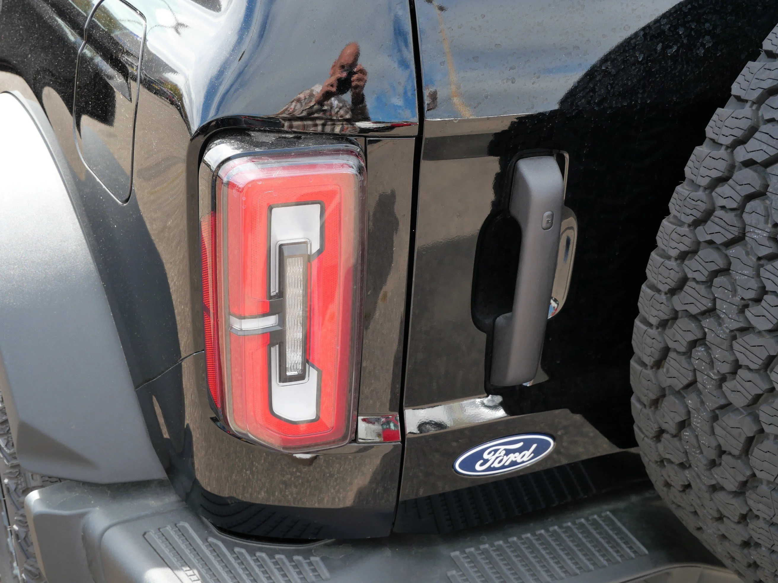 New 2026 Shadow Black Ford Badlands image 17