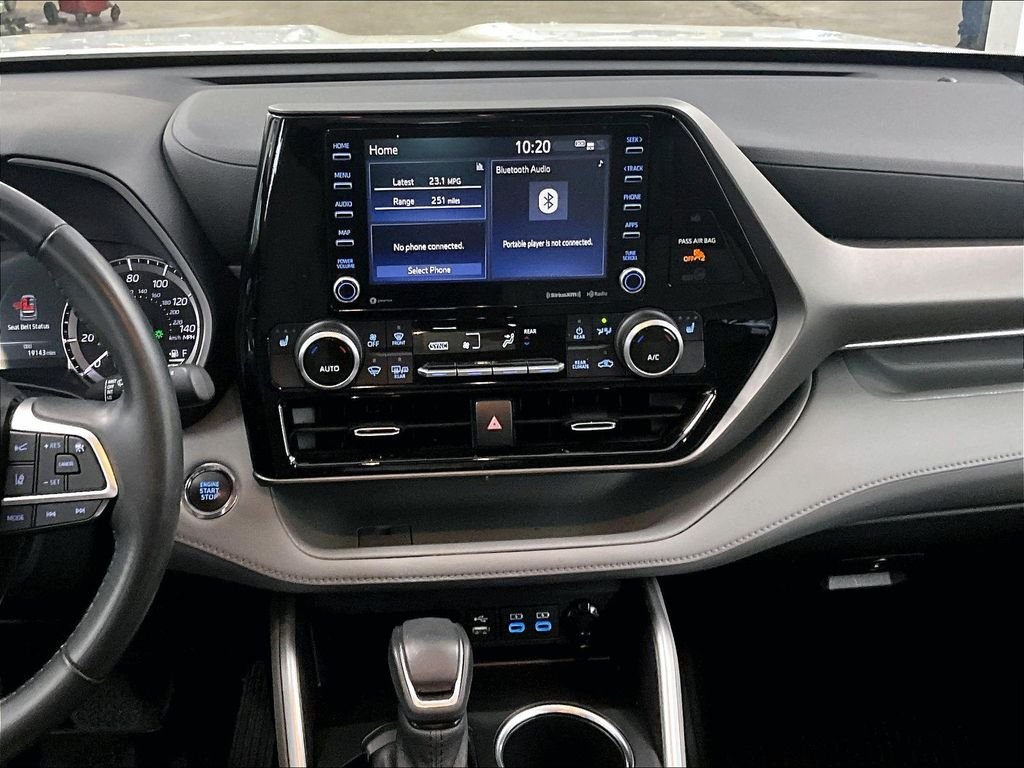 Used 2022 Pearl Toyota XLE image 19