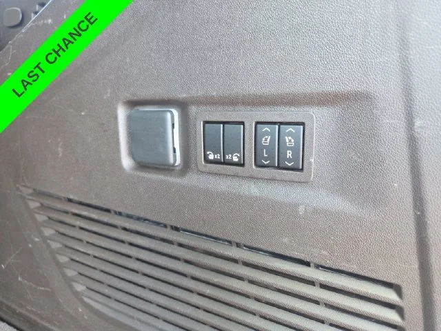 Used 2021 White GMC Denali image 23