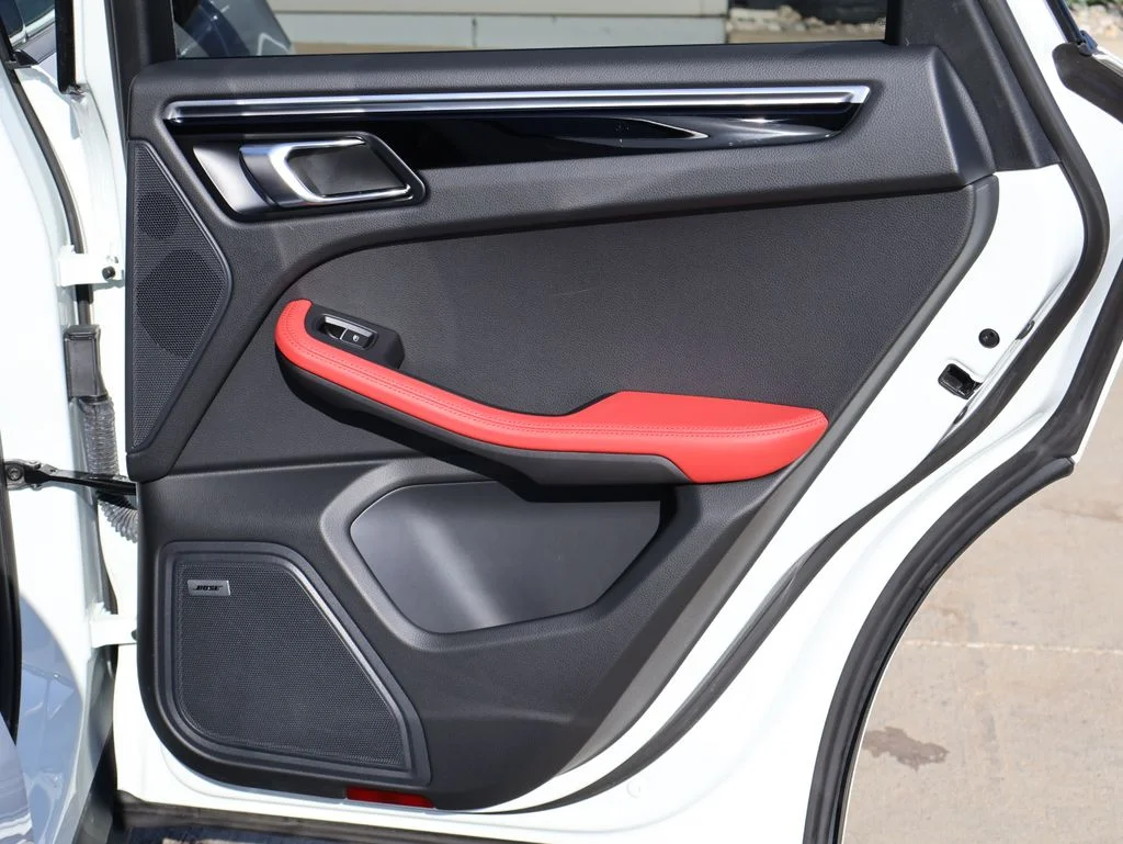 Used 2020  Porsche Base image 14