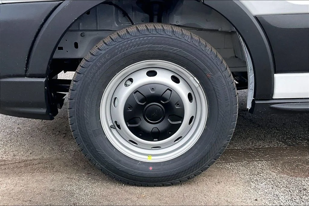 New 2026 Oxford White Ford Cargo Van image 4