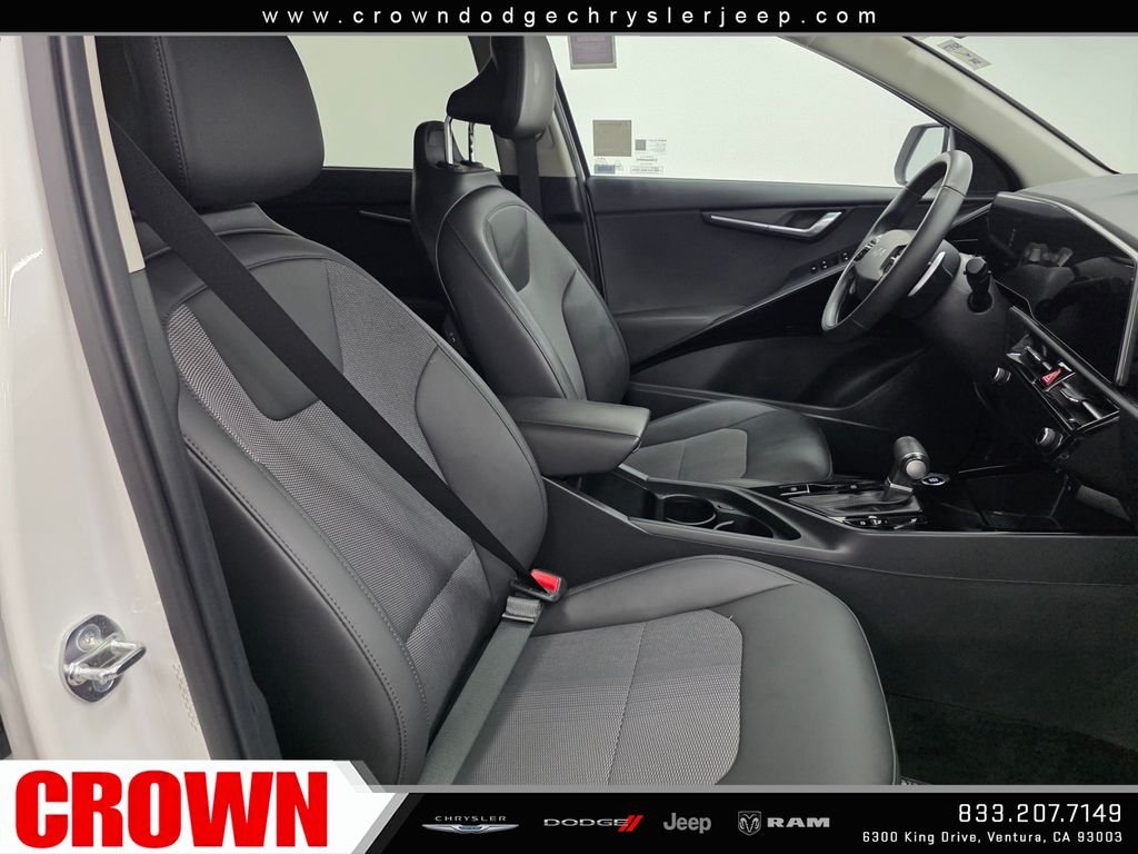 Used 2023 White Kia EX image 10