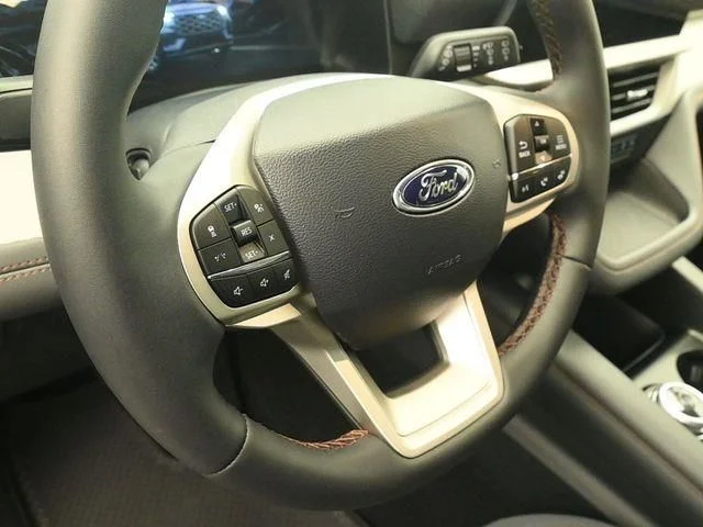 New 2026 Space White Metallic Ford Active image 15
