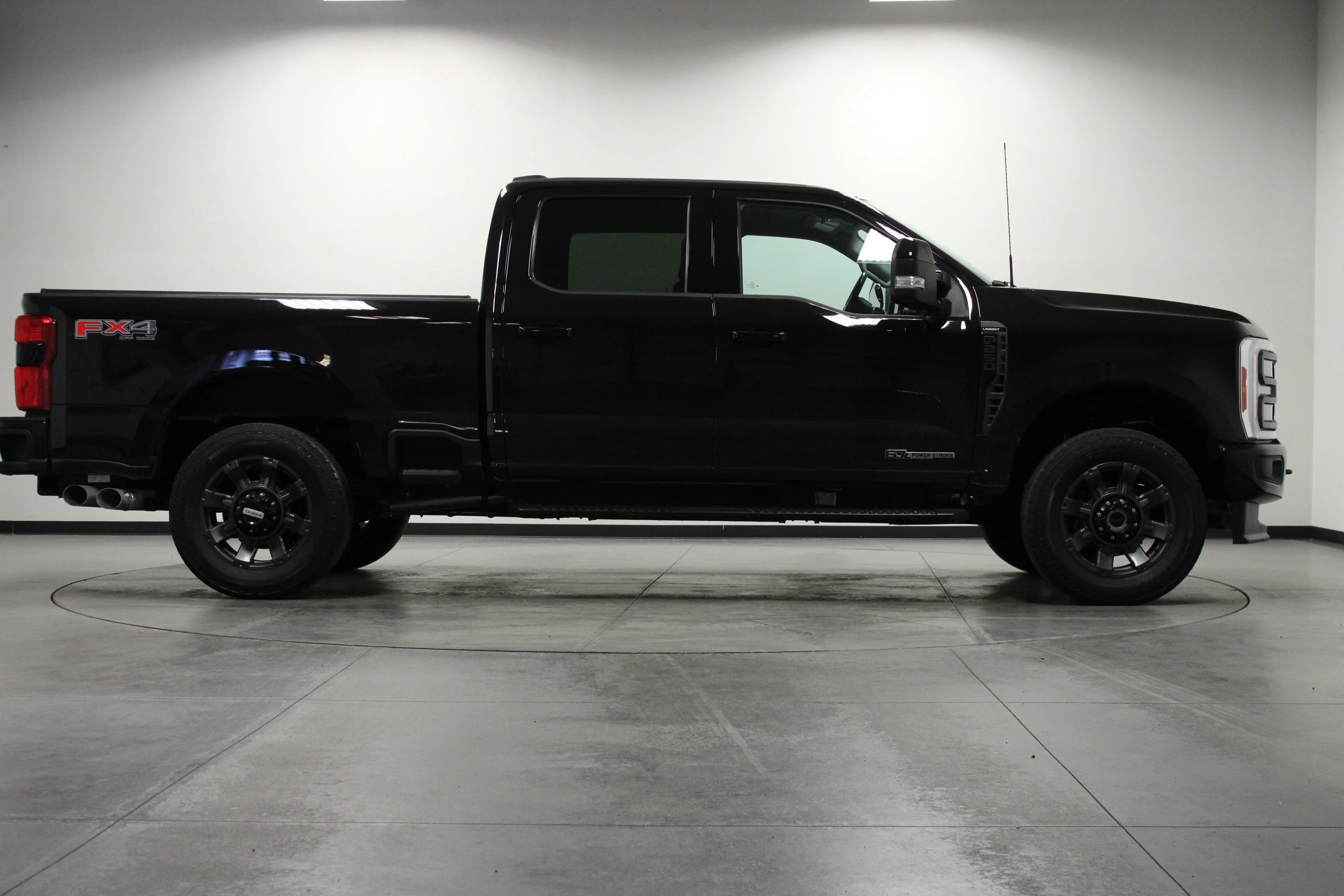 Used 2023 Agate Black Metallic Ford LARIAT image 3