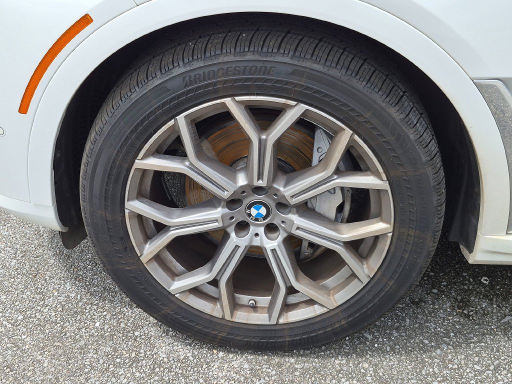 Used 2023 White BMW xDrive40i image 11