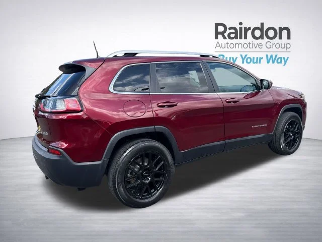 Used 2019 Velvet Red Pearlcoat Jeep Latitude Plus image 5