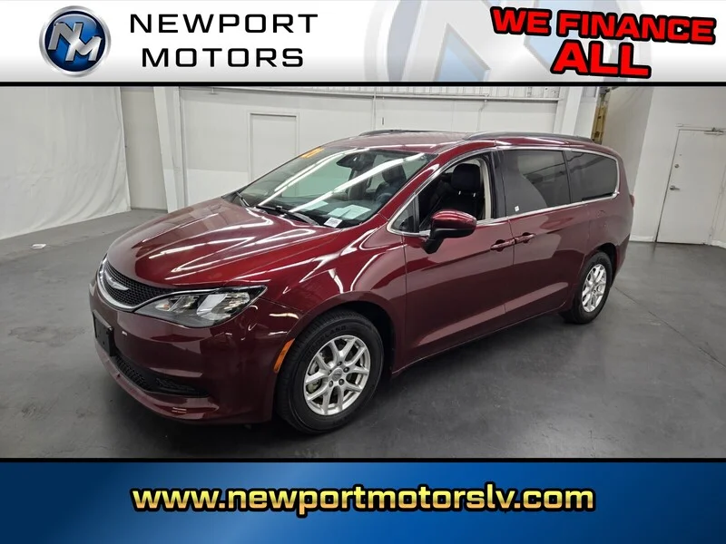 2021 Chrysler Voyager LXI's photo