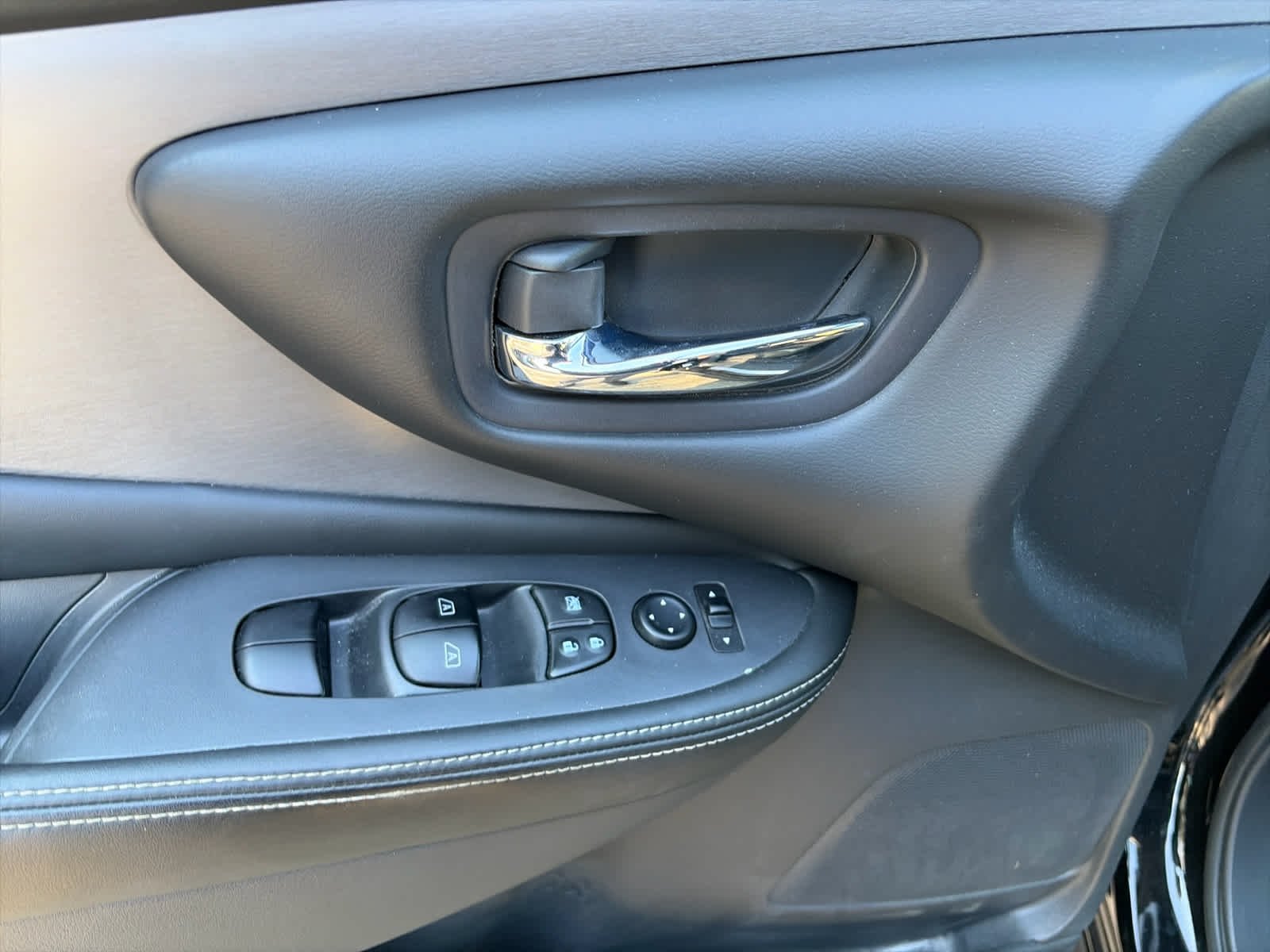 Used 2020 SUPER BLACK Nissan S image 14
