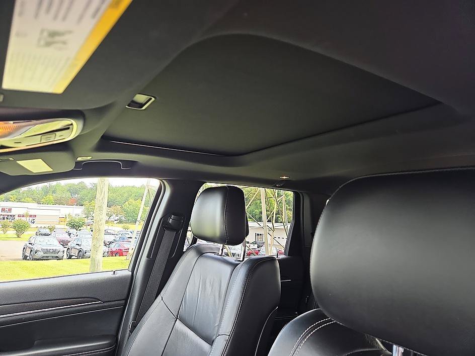 Used 2017 Granite Crystal Metallic Clearcoat Jeep Limited image 19