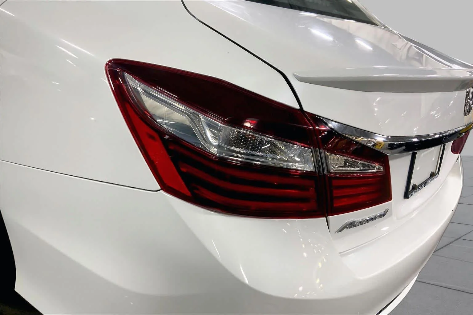Used 2017 White Orchid Pearl Honda Sport image 29