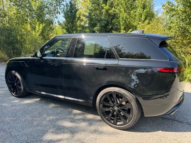 Used 2023 Santorini Black Metallic Land Rover SE image 7