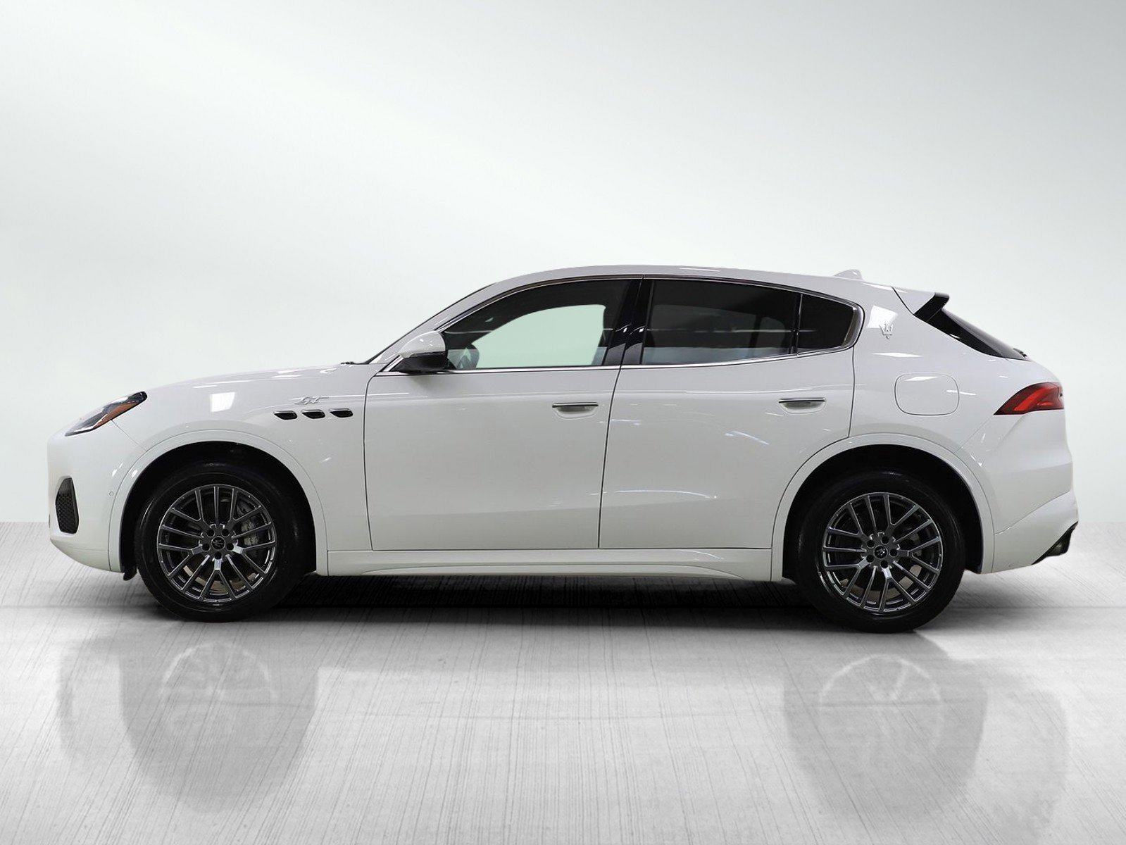 Used 2024 Maserati Grecale GT with VIN ZN6PMDAA3R7450259 for sale in Burnsville, Minnesota