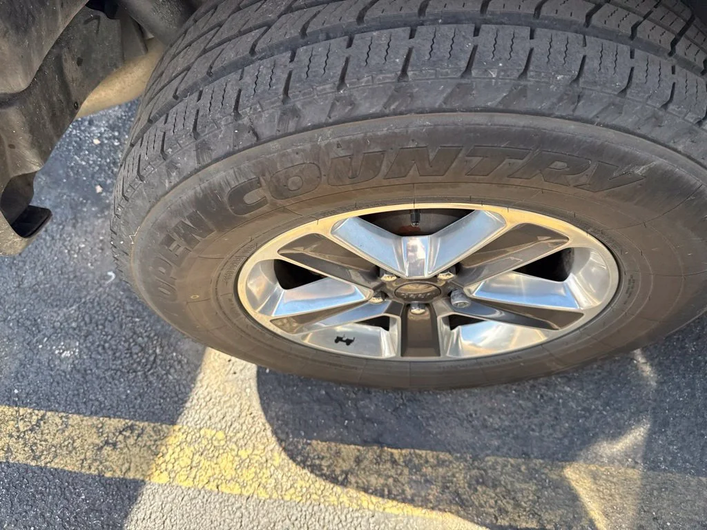 Used 2018 White Jeep Unlimited Sahara image 20