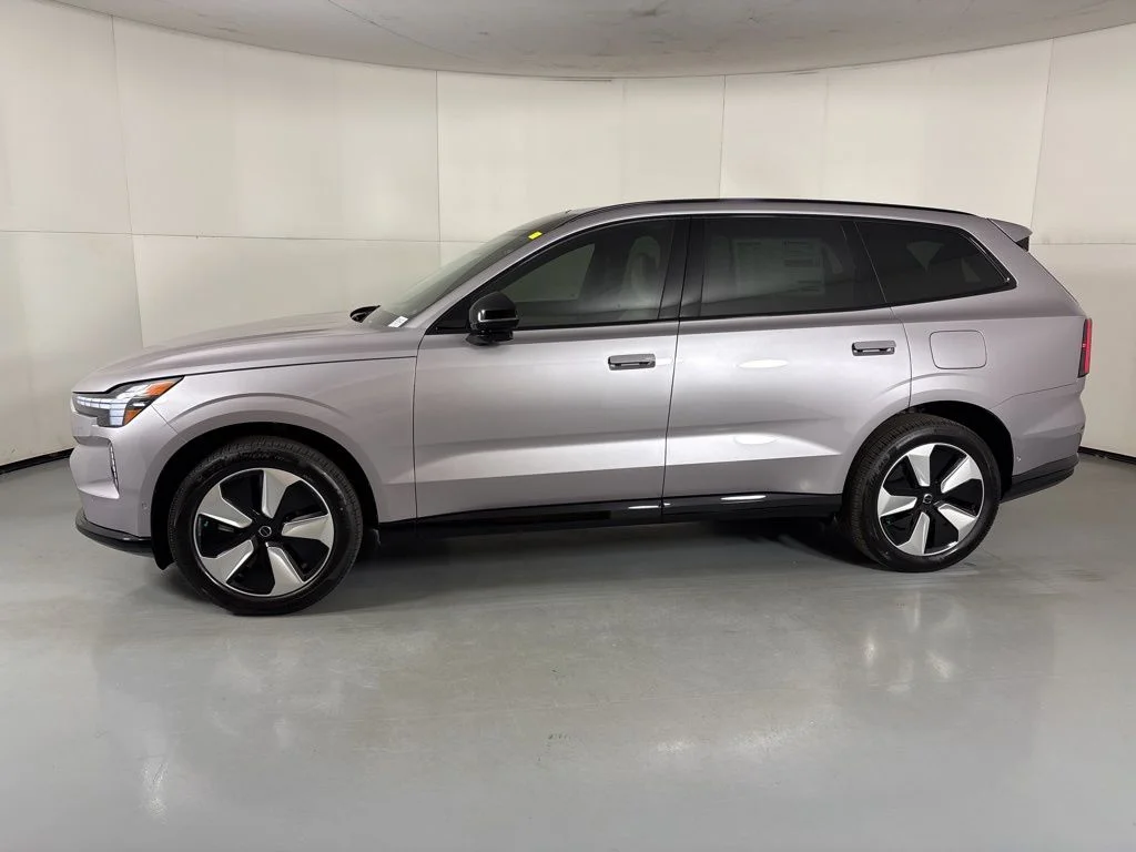 New 2026 Denim Blue Metallic Volvo Plus image 5