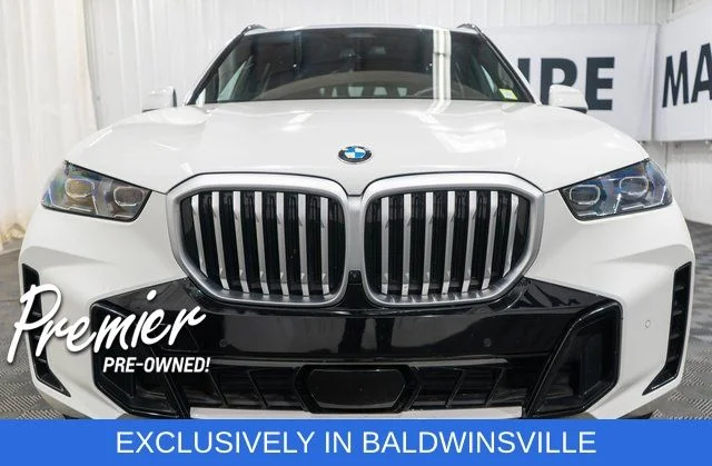 Used 2026 White BMW sDrive40i image 3