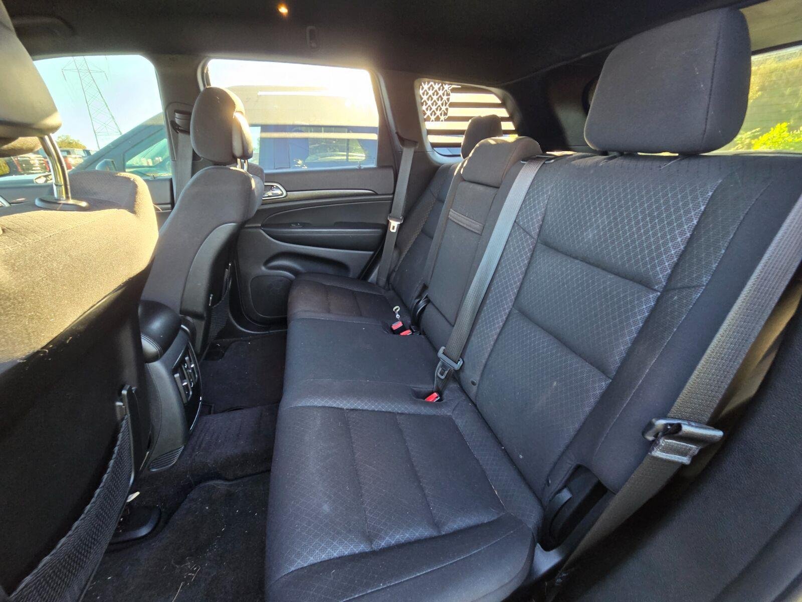 Used 2018  Jeep Laredo E image 9