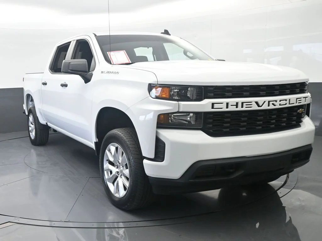 Used 2022 Summit White Chevrolet Custom image 9
