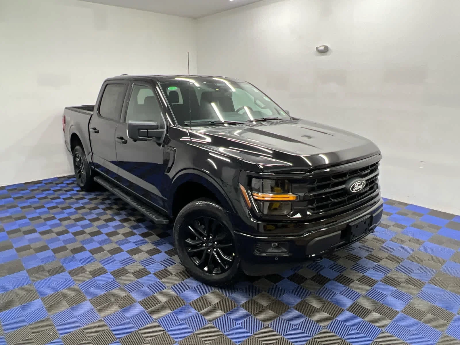 New 2026 Agate Black Metallic Ford XLT image 28
