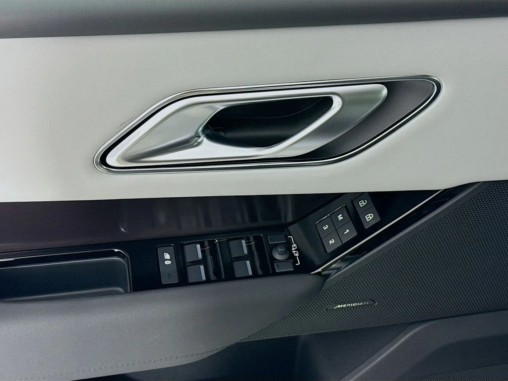 New 2026  Land Rover Dynamic SE image 18
