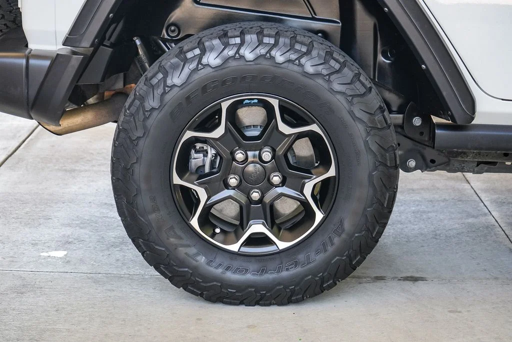 Used 2022 White Jeep Unlimited Rubicon 4xe image 11
