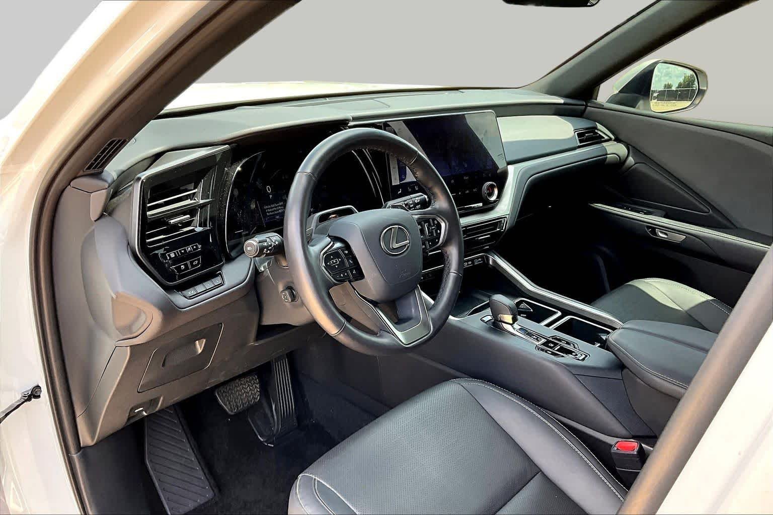 Used 2025 Wind Chill Pearl Lexus Premium image 18