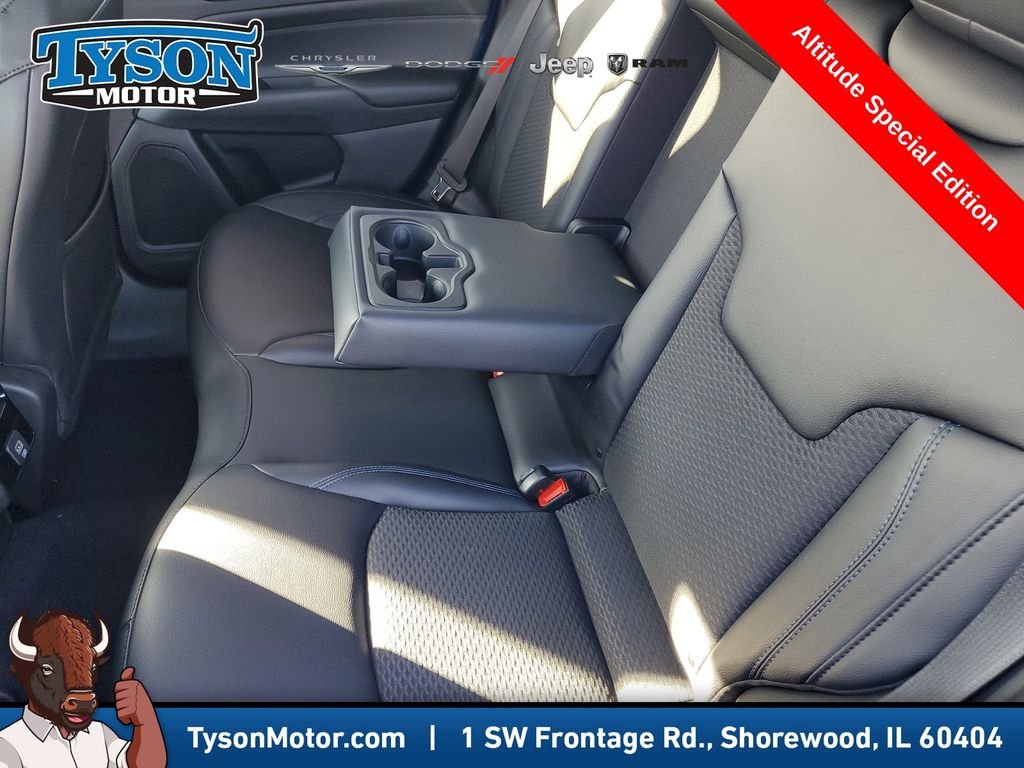 New 2026 Hydro Blue Pearlcoat Jeep Latitude image 10