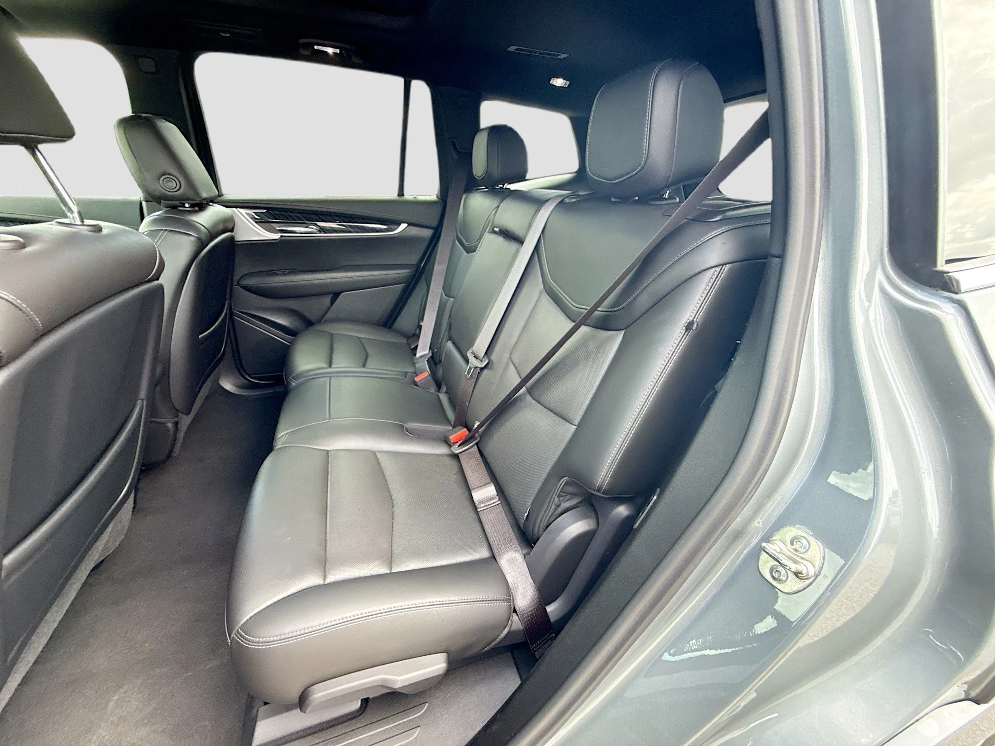 Used 2024 Argent Silver Metallic Cadillac FWD Premium Luxury image 23