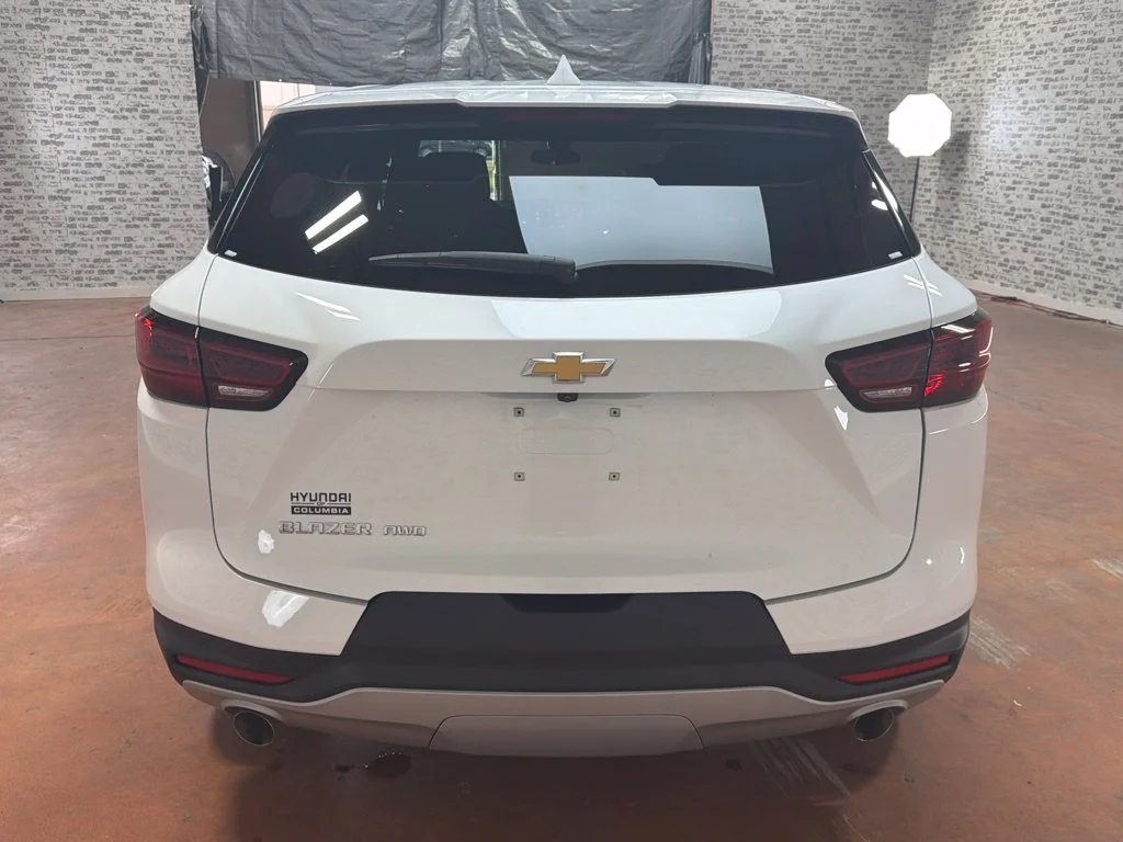 Used 2025 Summit White Chevrolet LT image 6