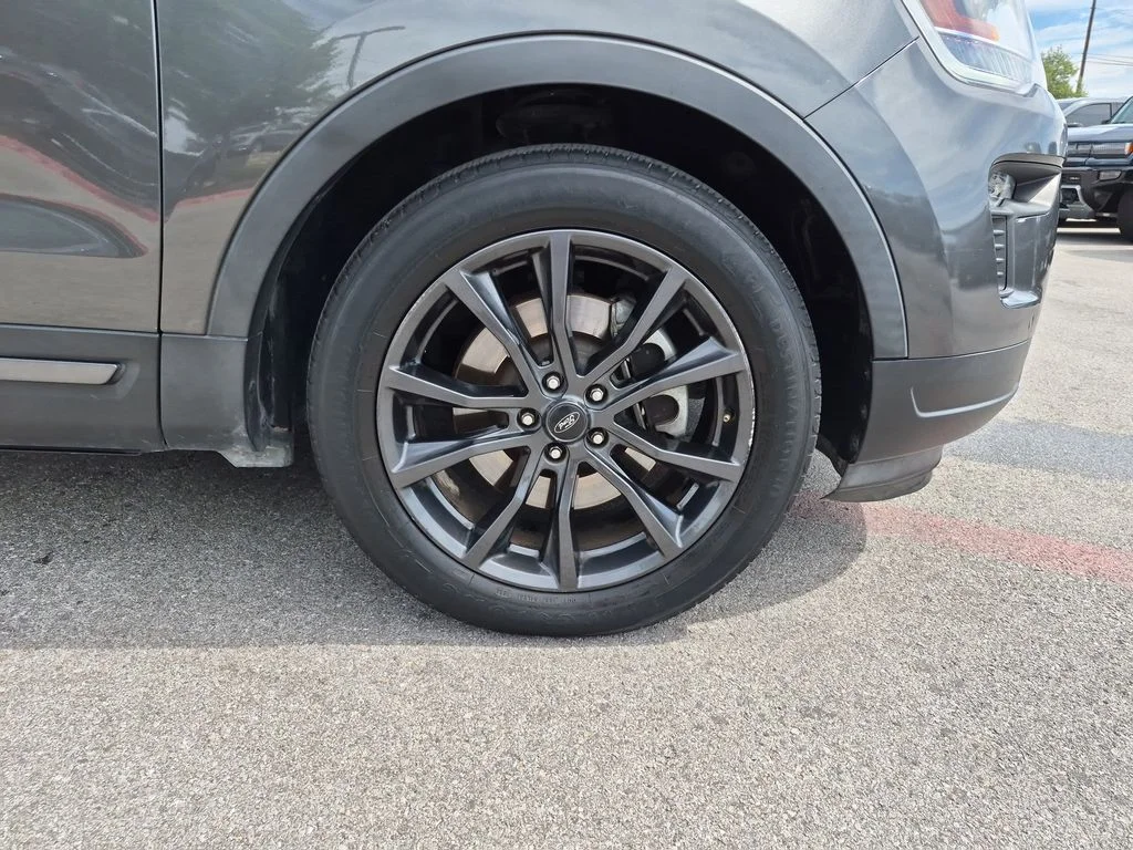 Used 2018 Gray Ford XLT image 16