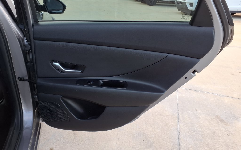Used 2023 Silver Hyundai SEL image 12