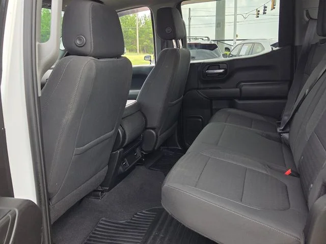 Used 2022 White Chevrolet Custom image 6