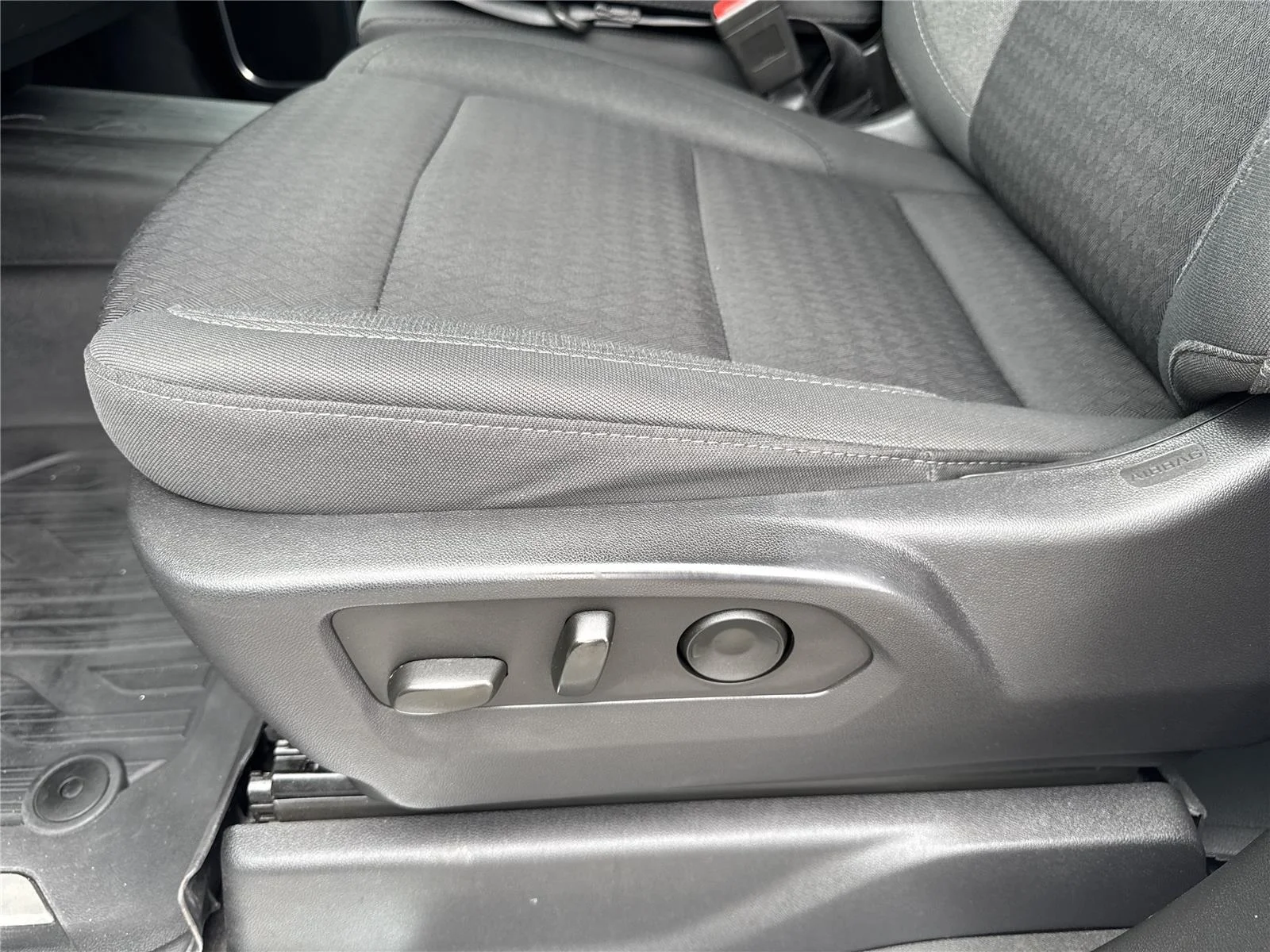 Used 2023 Summit White GMC SLE image 12