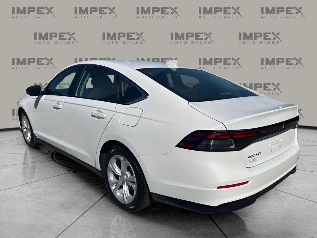 Used 2025 White Honda LX image 3