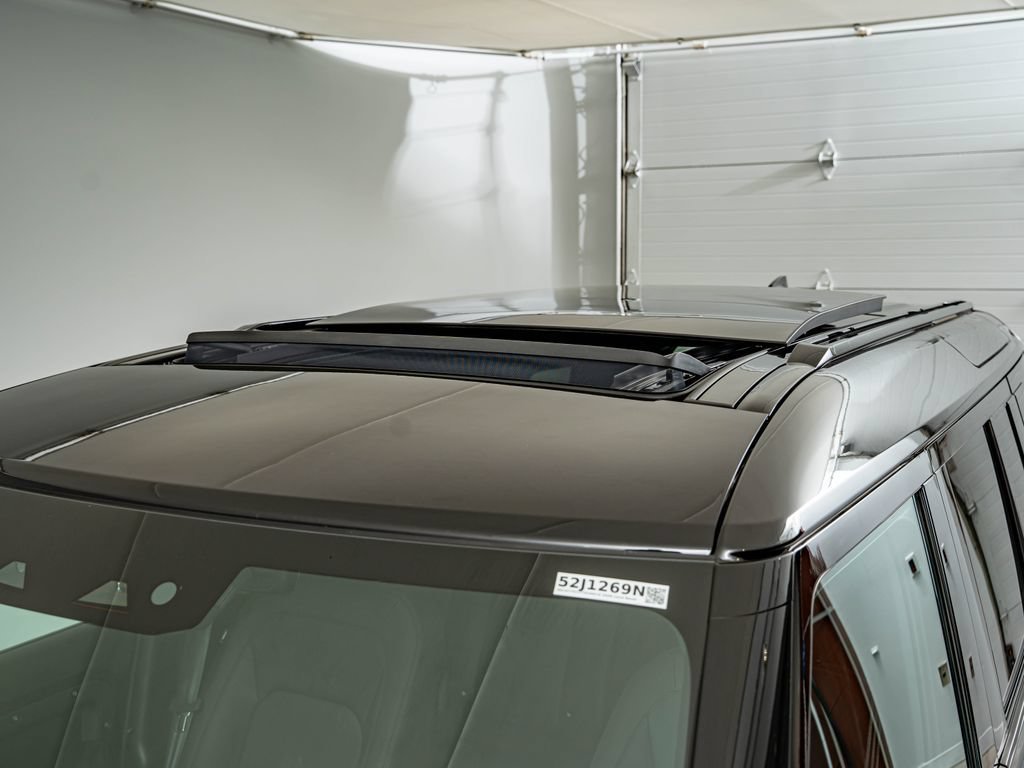 New 2026 Santorini Black Land Rover X-Dynamic SE image 17