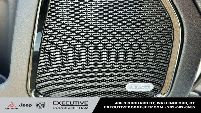 New 2026 Bright White Clear-Coat Exterior Paint Jeep Limited image 20