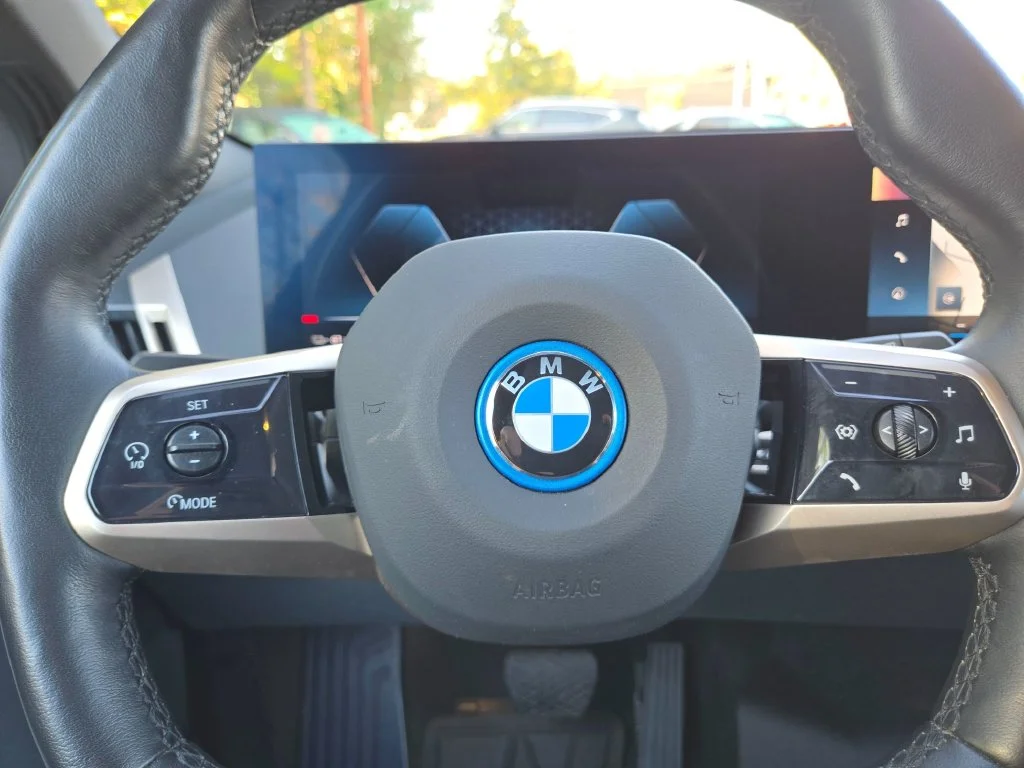 Used 2023 Oxide Gray Metallic BMW xDrive50 image 24