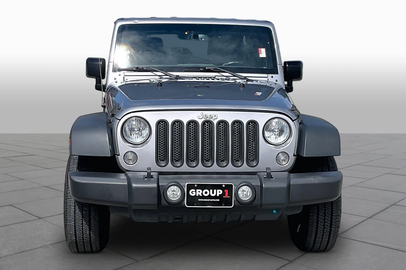 Used 2017 Billet Silver Metallic Clearcoat Jeep Sport image 4