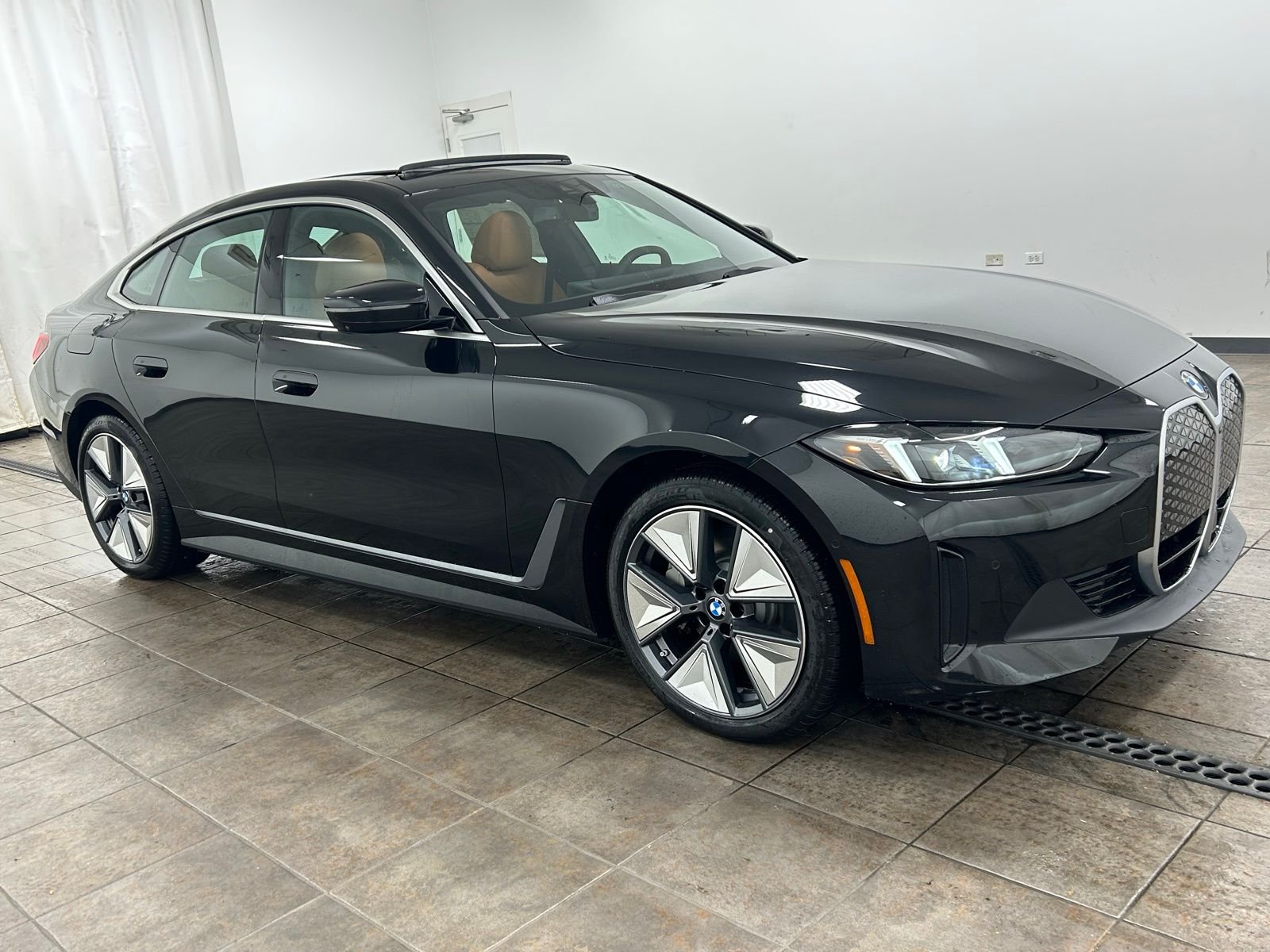 New 2026 Black Sapphire Metallic BMW xDrive40 image 9