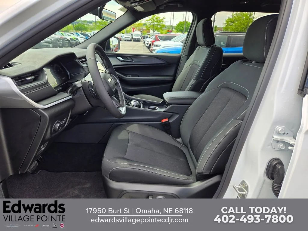 New 2026 Bright White Clear-Coat Exterior Paint Jeep Laredo image 13