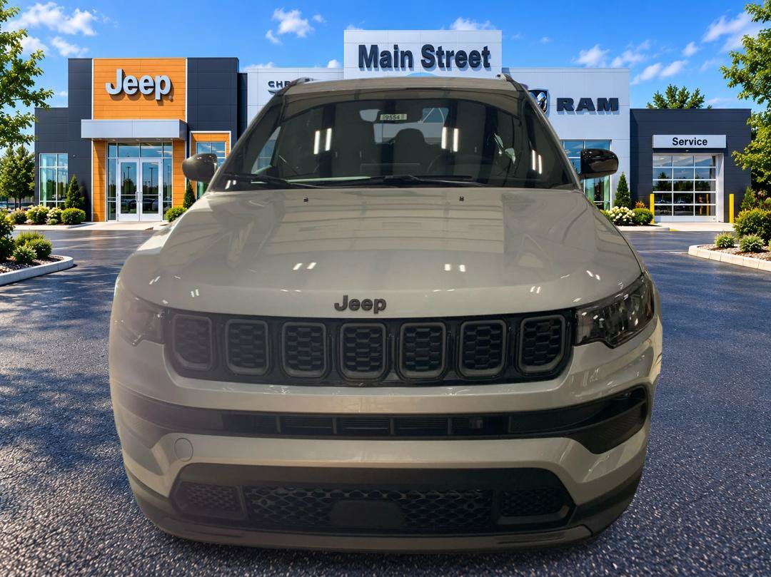 New 2026 Silver Zynith Metallic Clearcoat Jeep Latitude image 8
