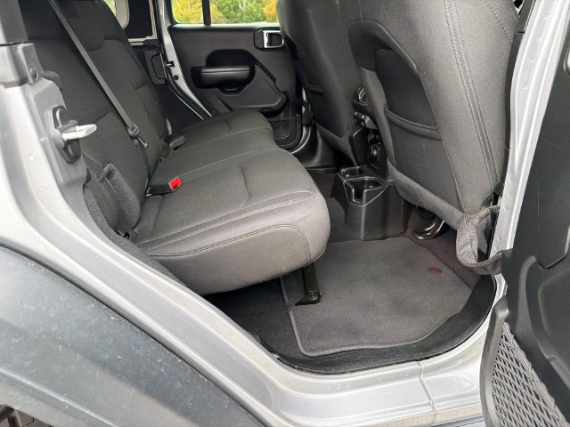 Used 2020 Silver Jeep Unlimited Sport Altitude image 15