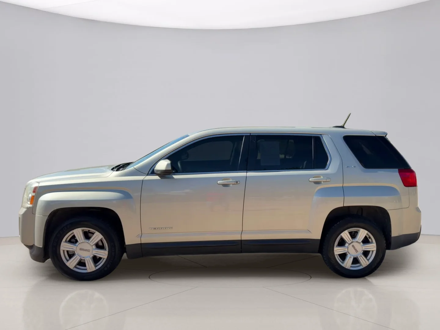 Used 2015 Gold Gmc SLE1 image 2