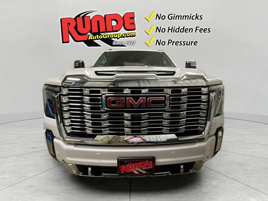 Used 2025 White Frost Tri-Coat GMC Denali image 9