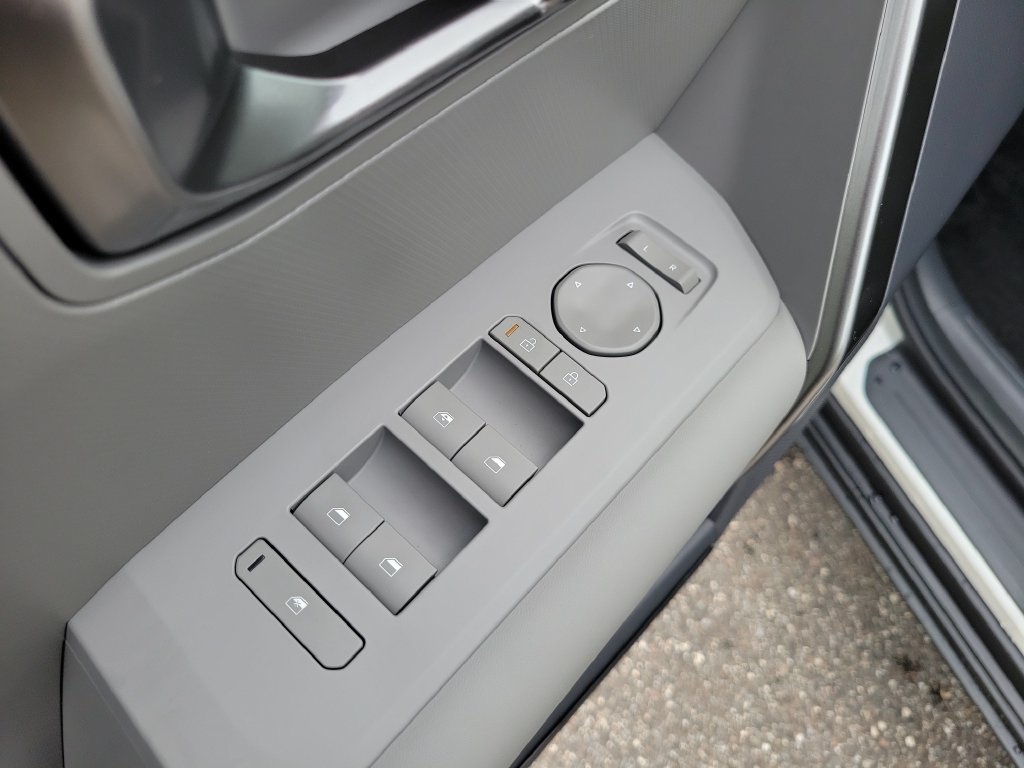 New 2027 Snow White Pearl Kia S image 18