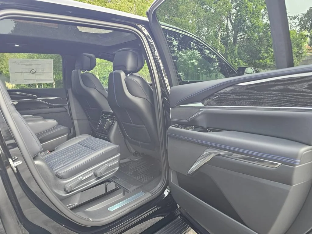 2026 Cadillac Escalade IQ Luxury - Photo 14