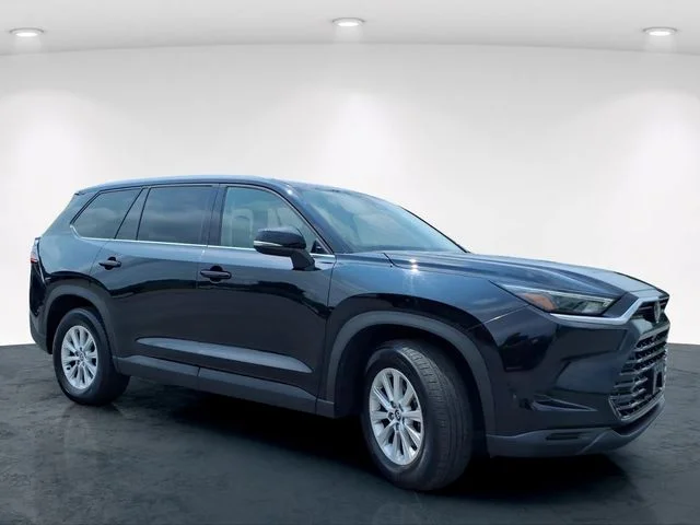 Used 2025 Black Toyota XLE image 5